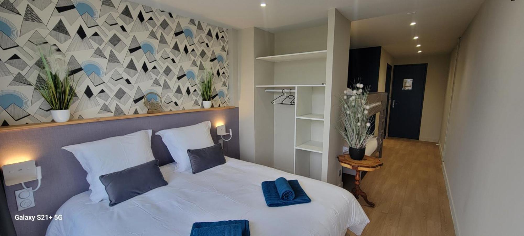 Hotel La Rua Albiez Montrond Bagian luar foto